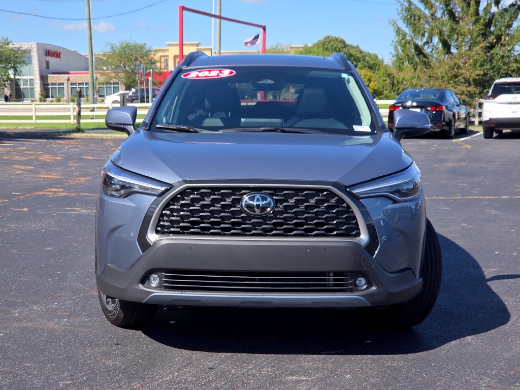 Used 2023 Toyota Corolla Cross XLE w/ Convenience Package FWD image 22