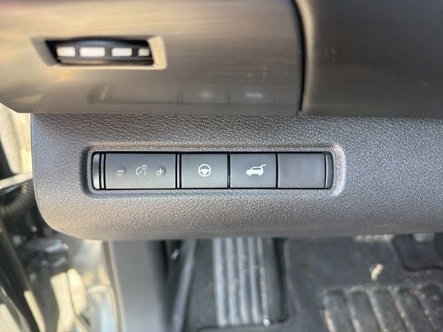 Used 2022 Nissan Pathfinder SL w/ Cargo Package FWD image 6