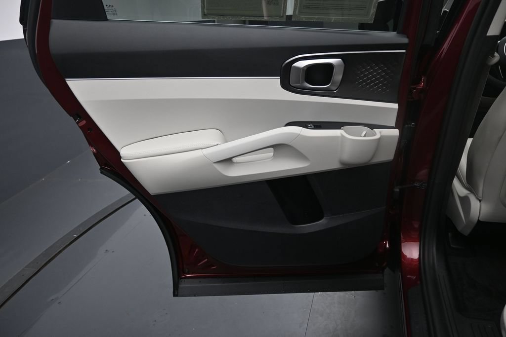 Used 2025 Kia Sorento S FWD image 26