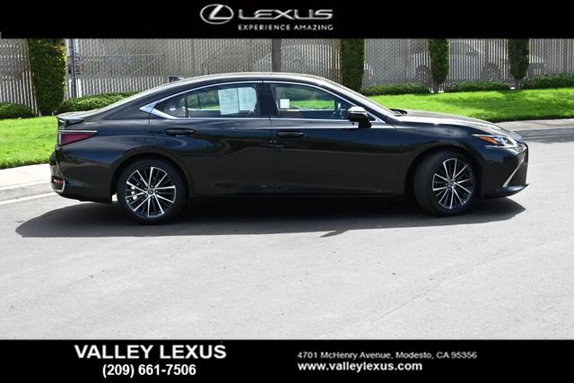 Used 2025 Lexus ES 300h w/ Premium Package FWD image 3