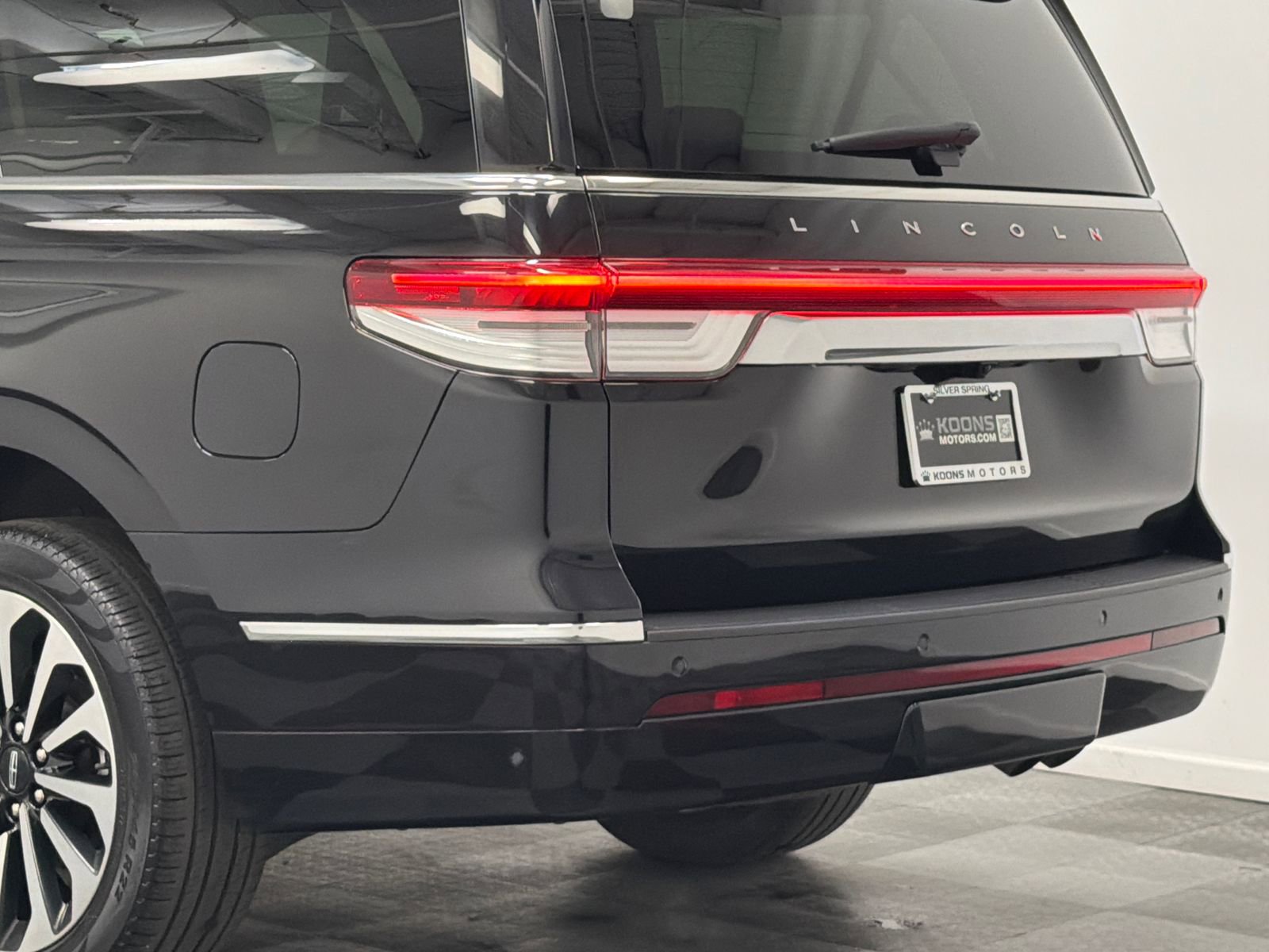 Certified 2022 Lincoln Navigator L Reserve AWD/4WD image 7