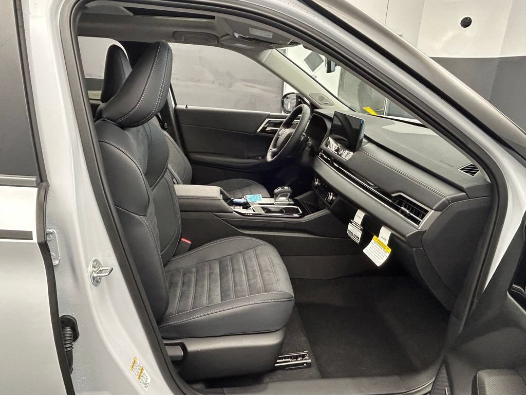New 2026 Mitsubishi Outlander AWD image 46