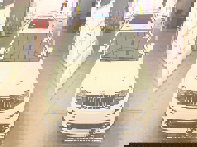 Used 2015 Jeep Grand Cherokee SRT AWD/4WD image 2