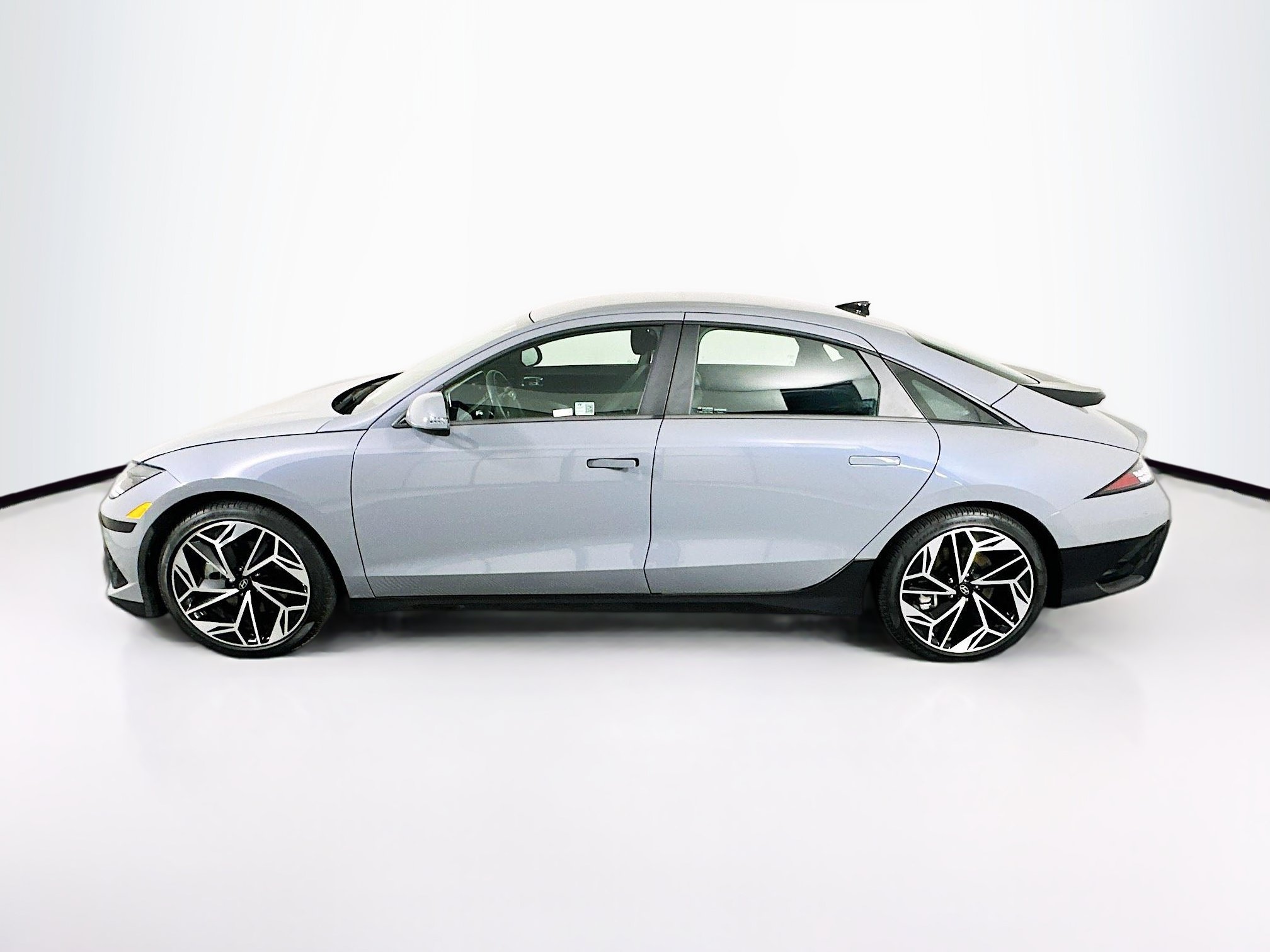 Used 2024 Hyundai Ioniq 6 SEL RWD image 4