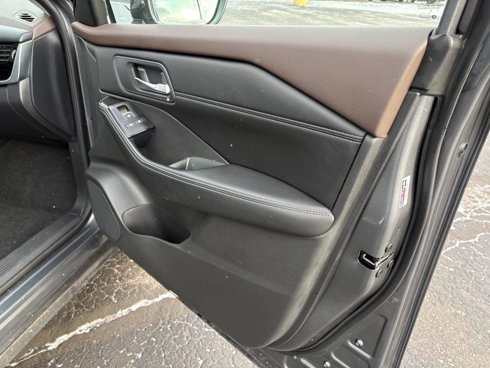 Used 2023 Nissan Rogue SL w/ SL Premium Package image 11