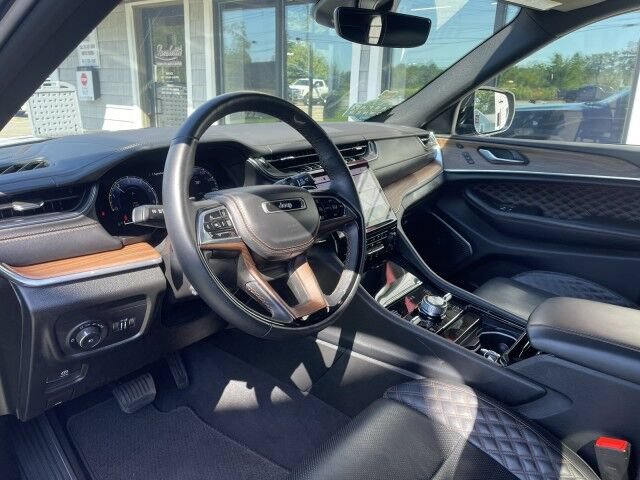 Used 2025 Jeep Grand Cherokee Summit w/ Obsidian Package AWD/4WD image 6