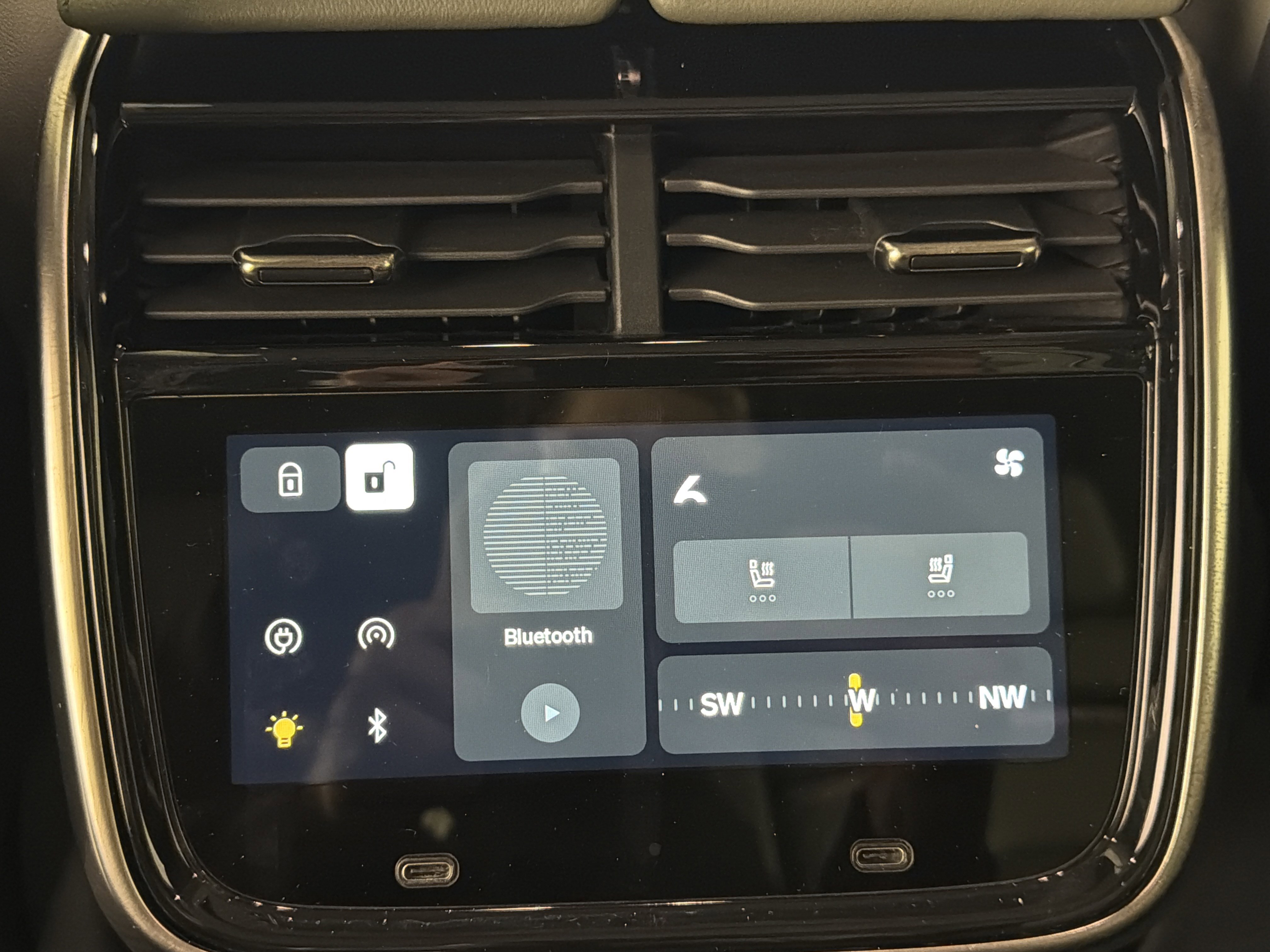 Used 2023 Rivian R1S Launch Edition image 25