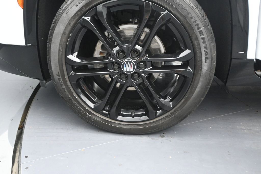 Used 2025 Buick Enclave Sport Touring w/ Power Package FWD image 13