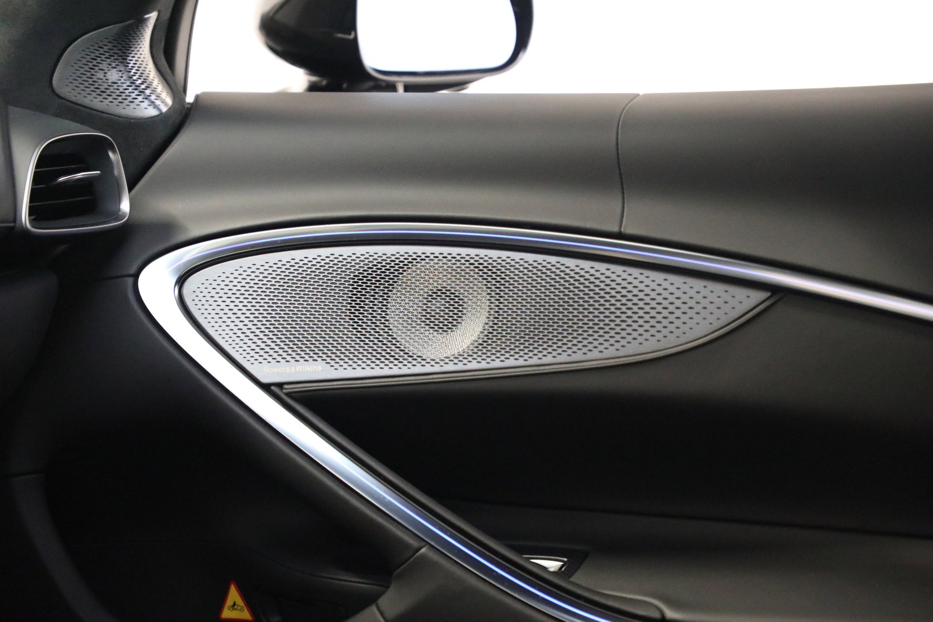 Used 2025 McLaren Artura image 24