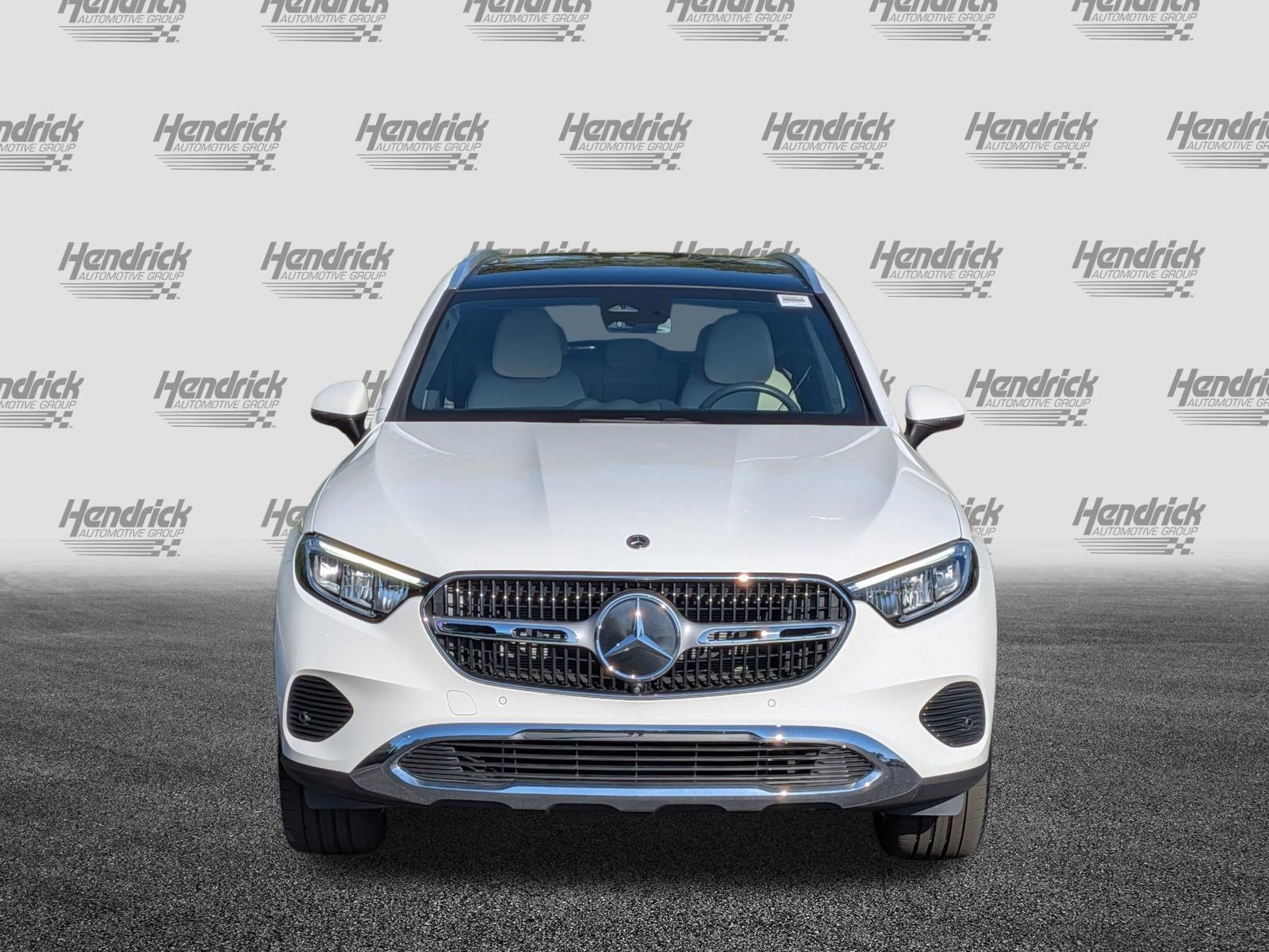 Used 2025 Mercedes-Benz GLC 300 4MATIC image 3