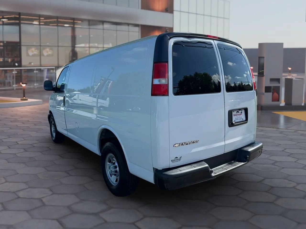 Used 2019 Chevrolet Express 2500 w/ Driver Convenience Package RWD image 9