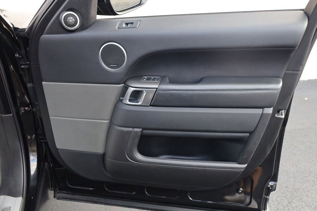 Used 2016 Land Rover Range Rover Sport HST image 22