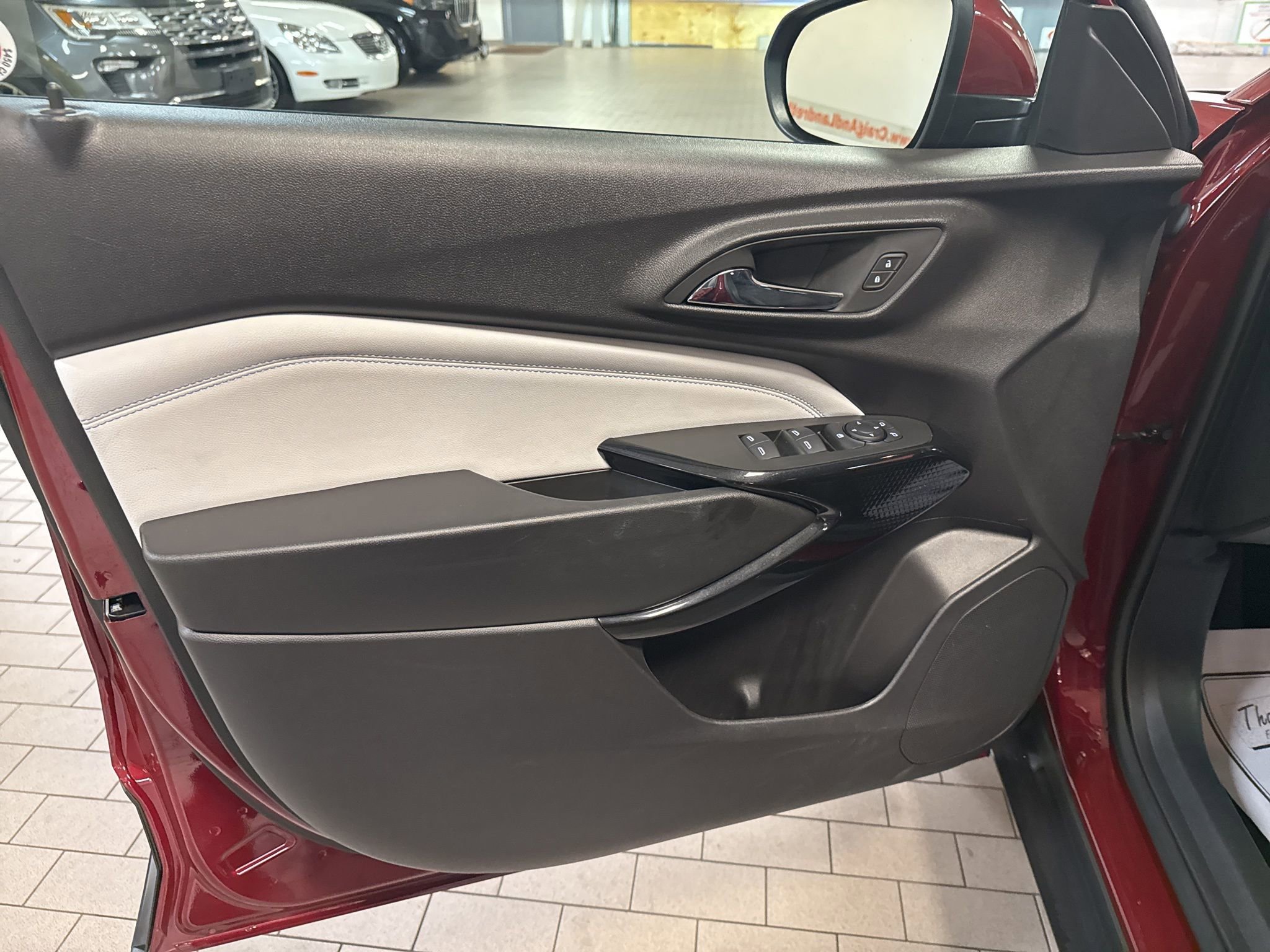 Used 2025 Chevrolet Trax LT w/ LT Convenience Package image 26