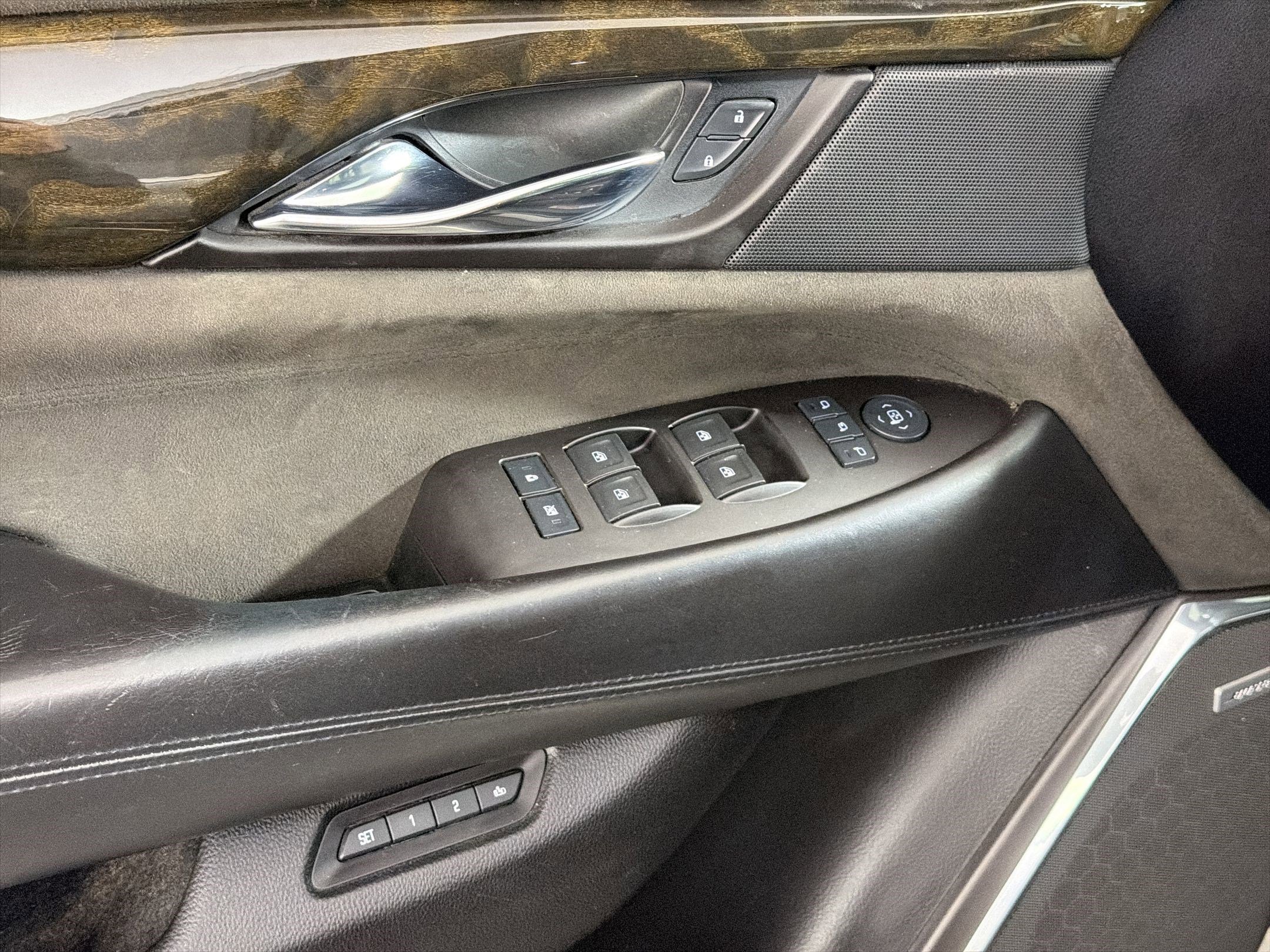 Used 2016 Cadillac Escalade Platinum image 22