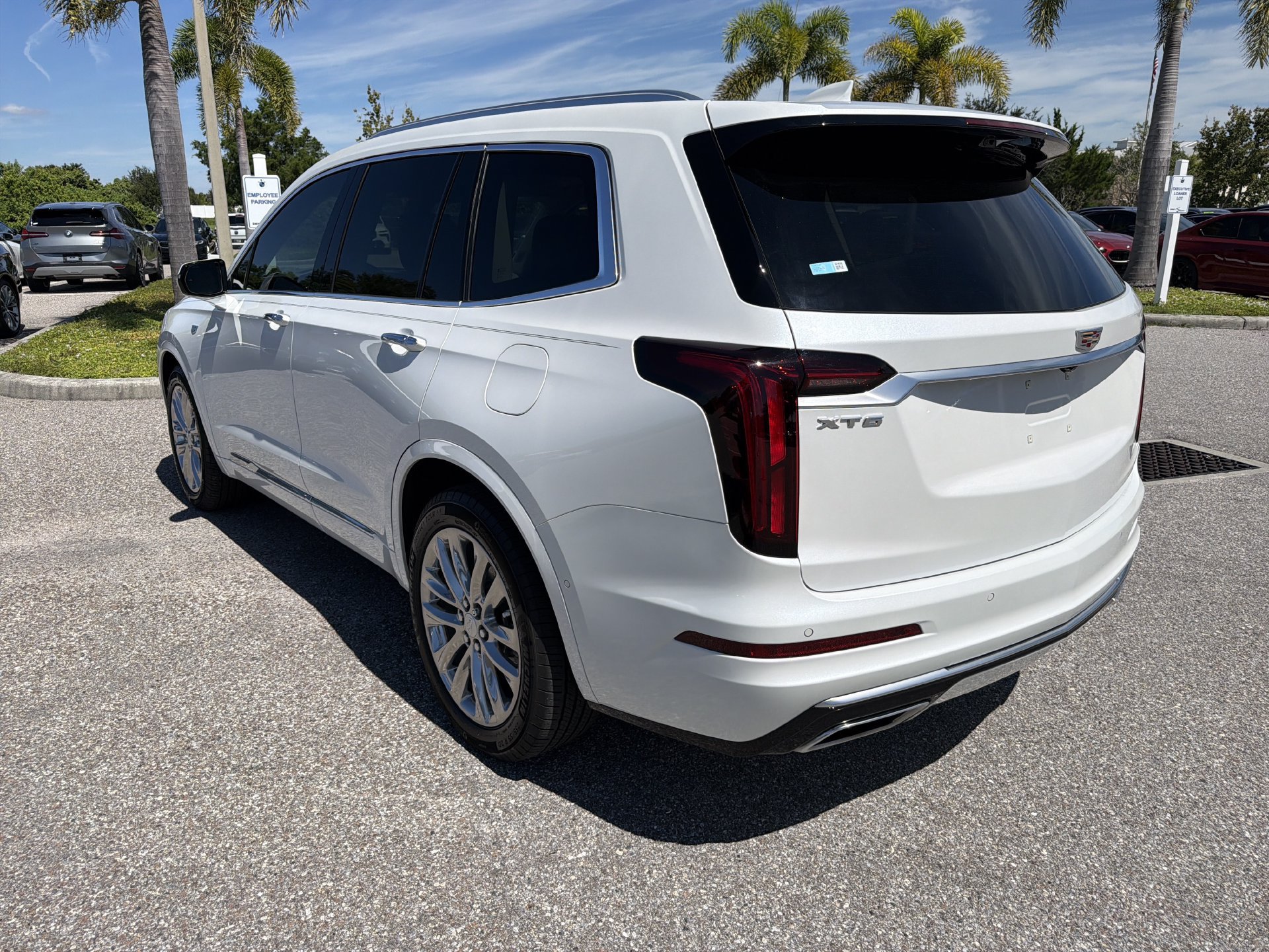 Used 2024 Cadillac XT6 Premium Luxury w/ Technology Package FWD image 6