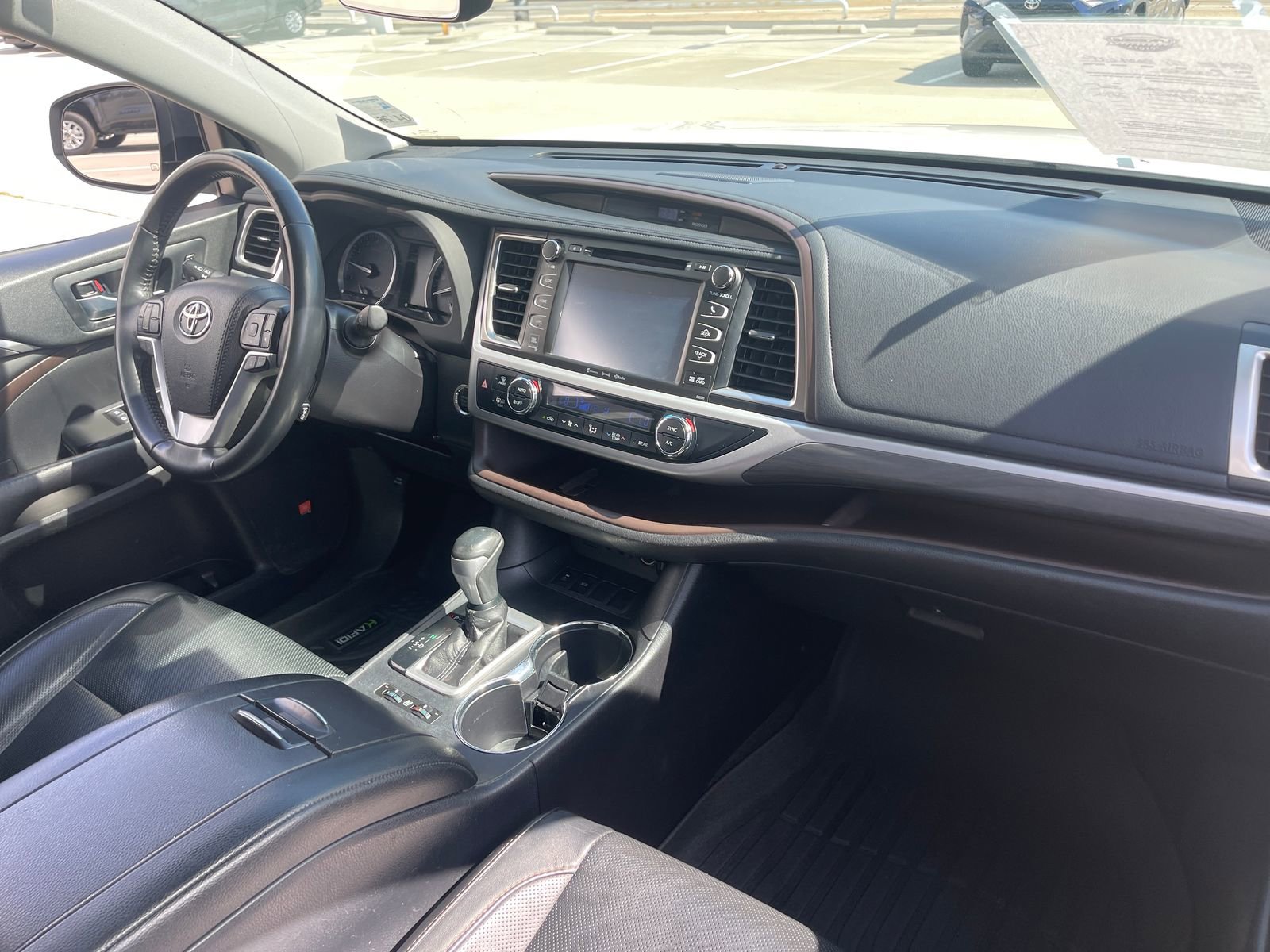 Used 2019 Toyota Highlander Limited FWD image 16