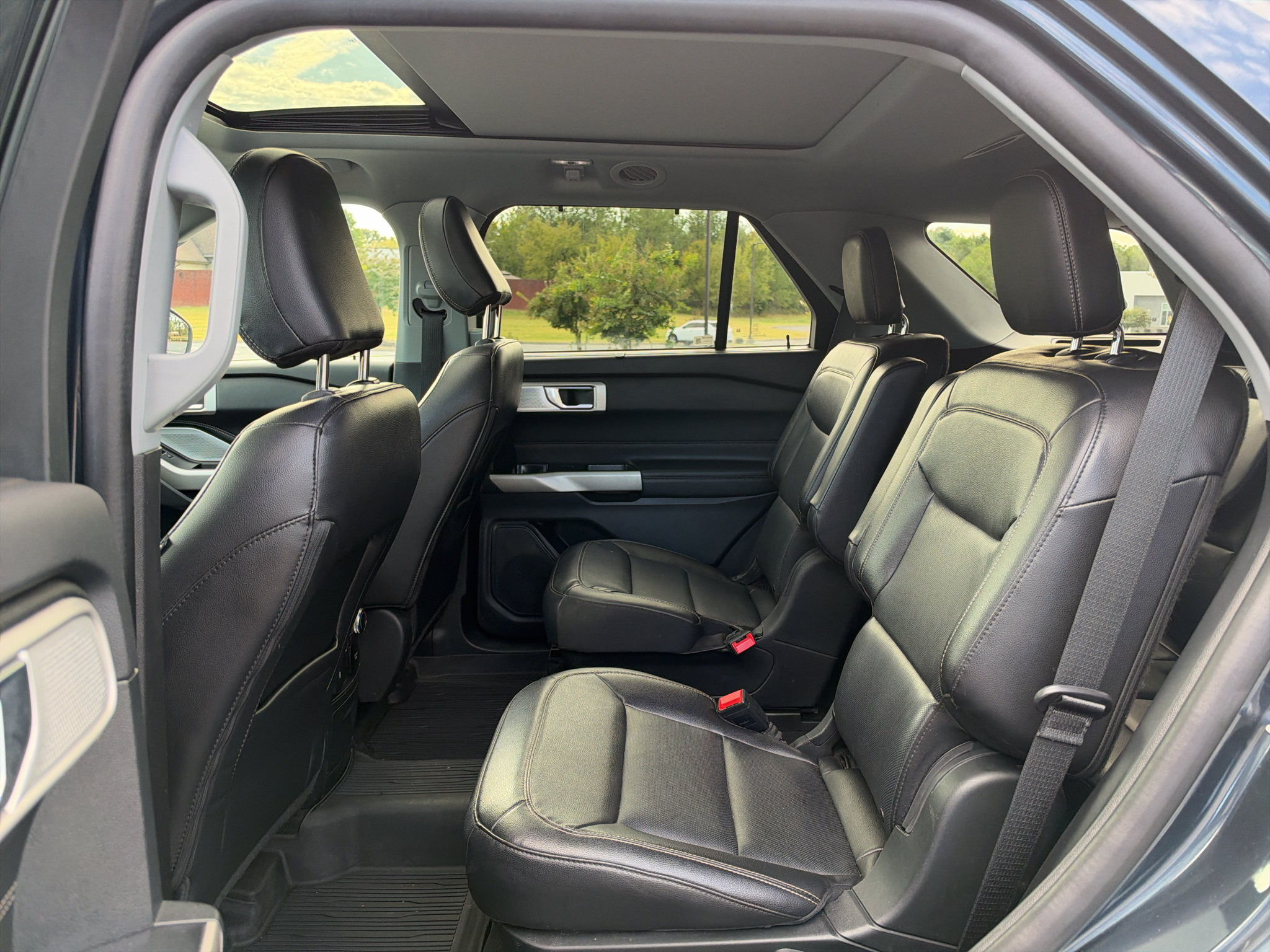 Used 2022 Ford Explorer Limited w/ Limited Technology Package AWD/4WD image 15