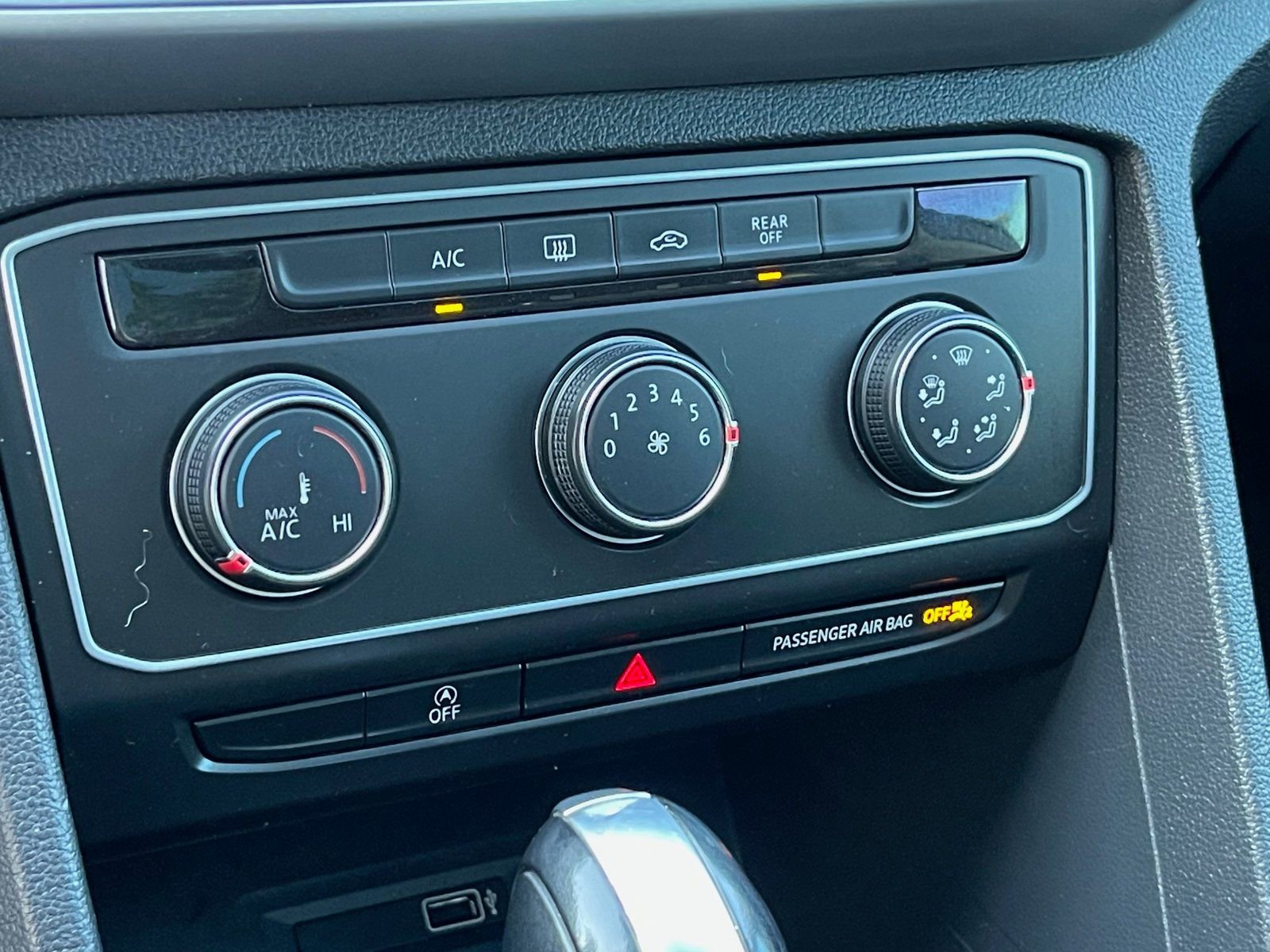 Used 2018 Volkswagen Atlas Launch Edition FWD image 34