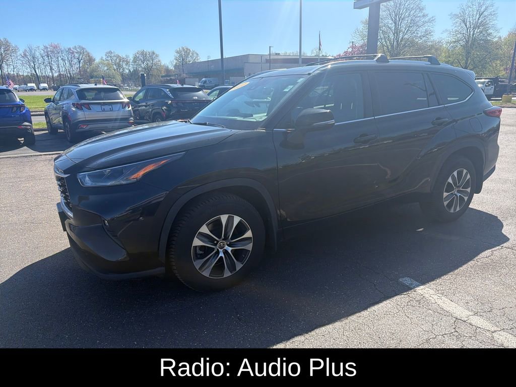 Used 2021 Toyota Highlander XLE AWD/4WD image 7