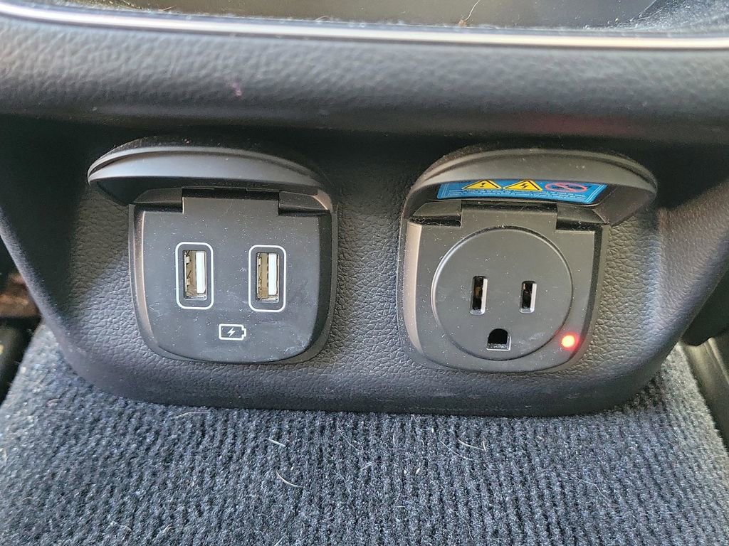 Used 2022 Genesis GV70 2.5T w/ Advanced Package image 11