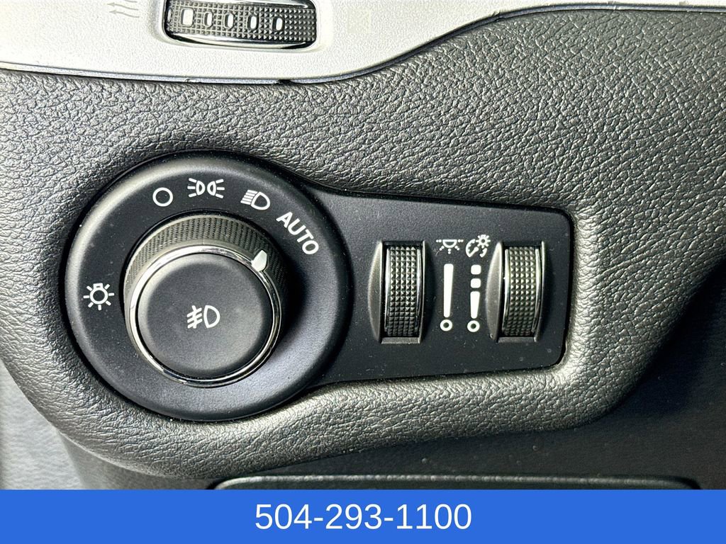 Used 2017 Jeep Cherokee Limited image 10