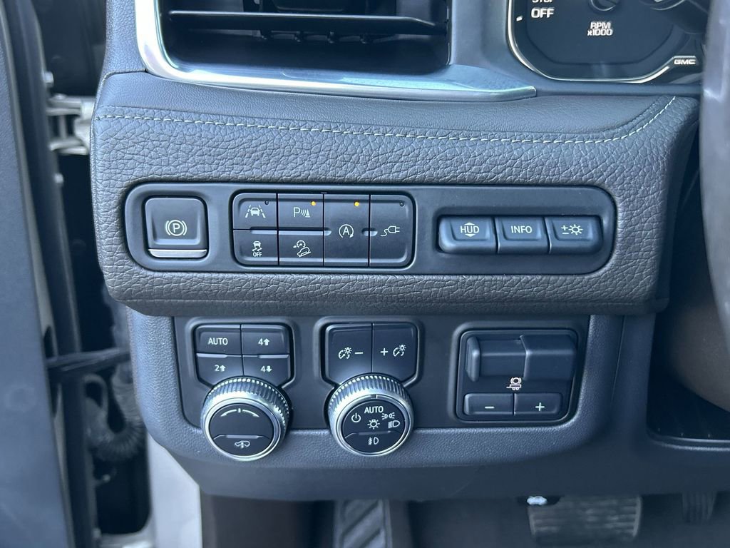 Used 2021 GMC Yukon XL Denali w/ Denali Ultimate Package image 18