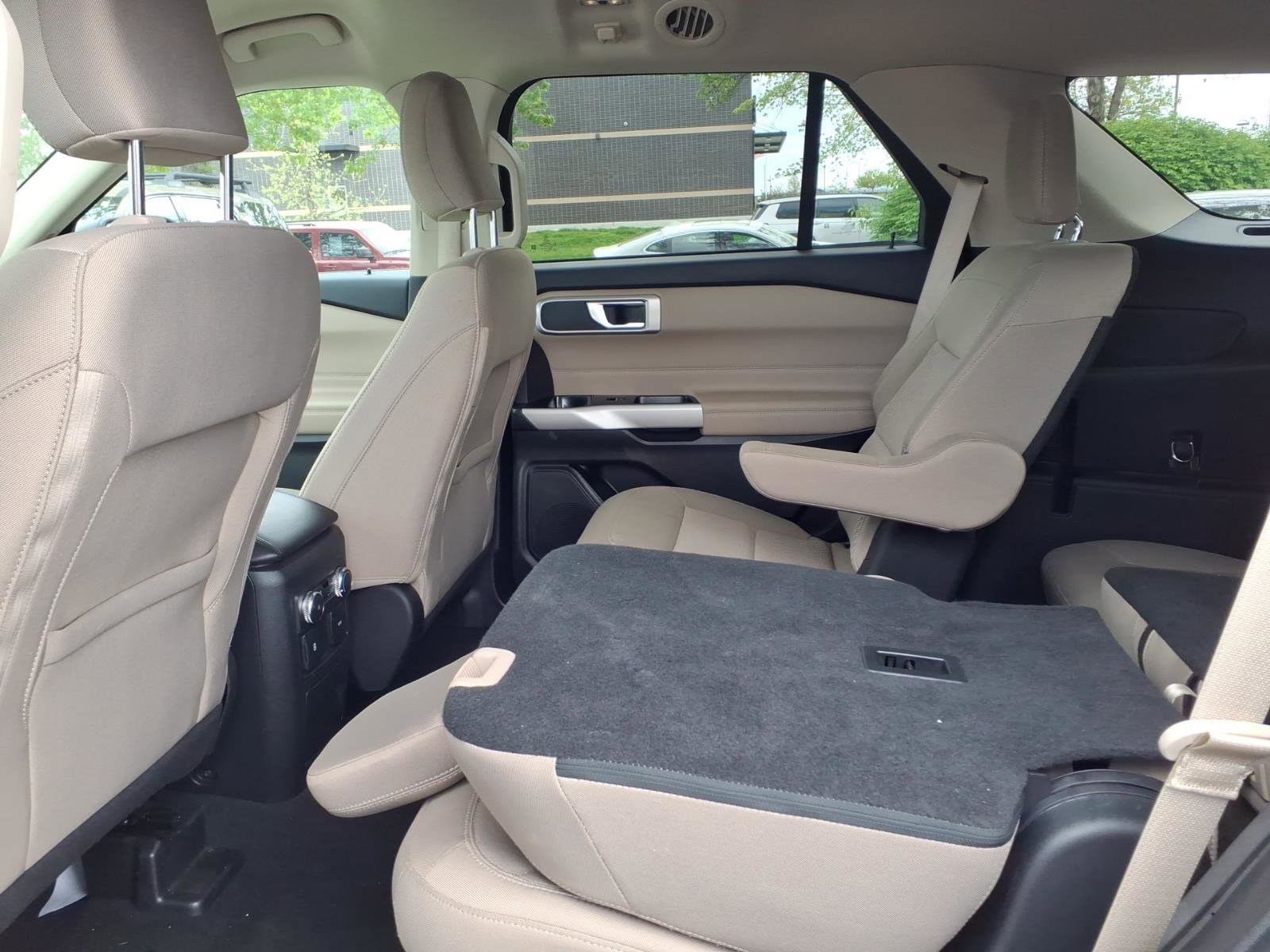 Used 2022 Ford Explorer XLT AWD/4WD image 27