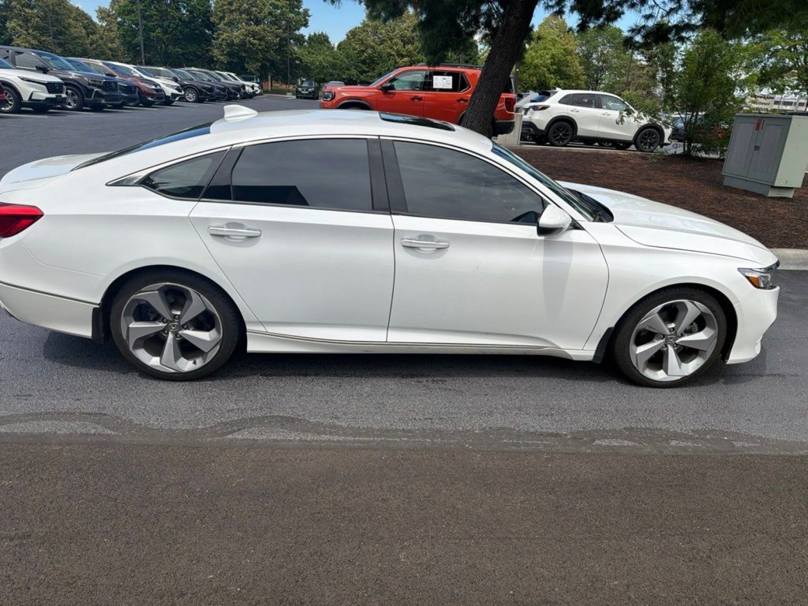 Used 2020 Honda Accord Touring image 6