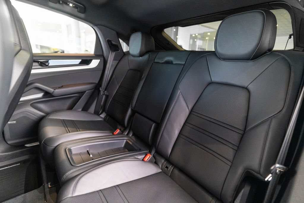 New 2026 Porsche Cayenne Coupe AWD/4WD image 38