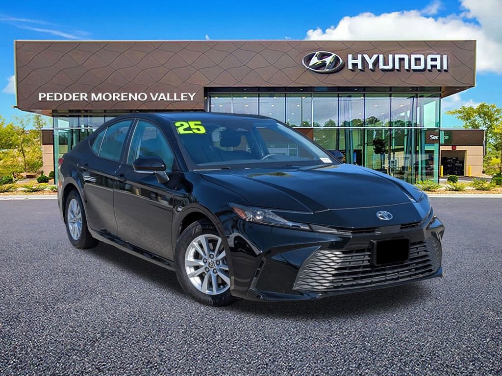 Used 2025 Toyota Camry LE image 2