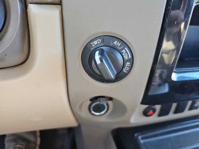 Used 2015 Nissan Titan SV w/ SV Value Truck Package image 15