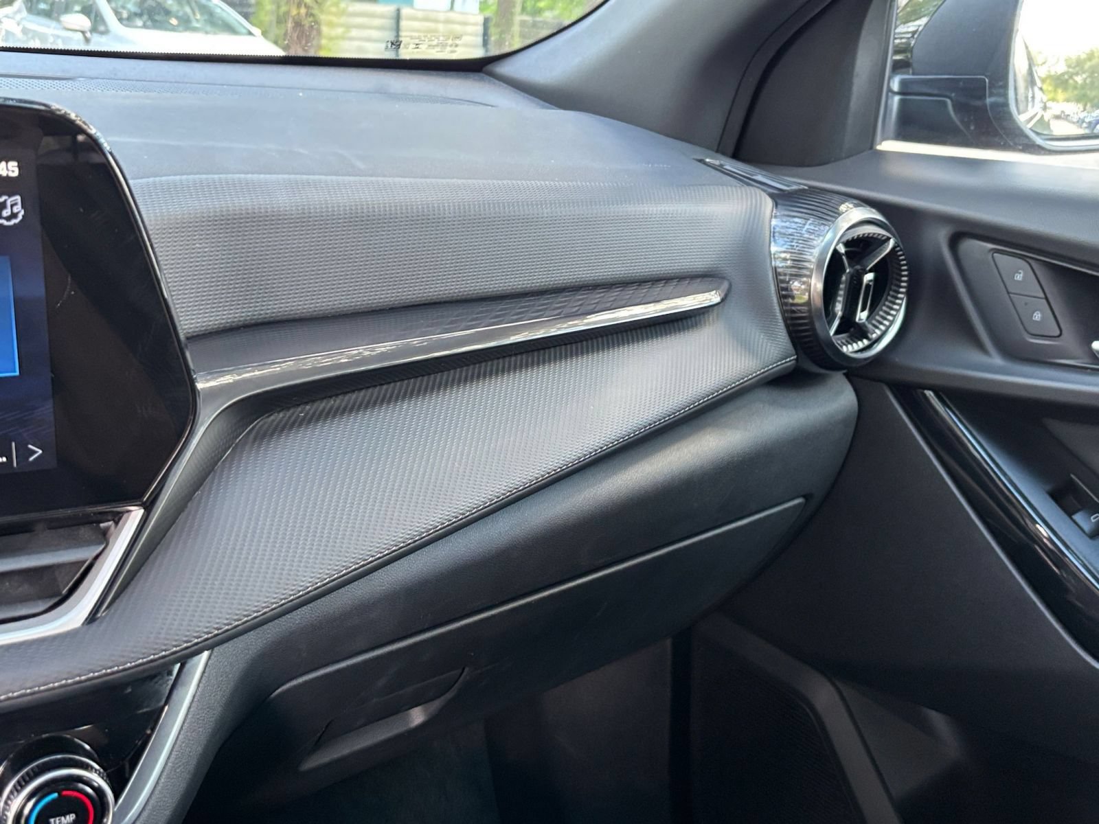 Used 2025 Chevrolet Equinox LT FWD image 34