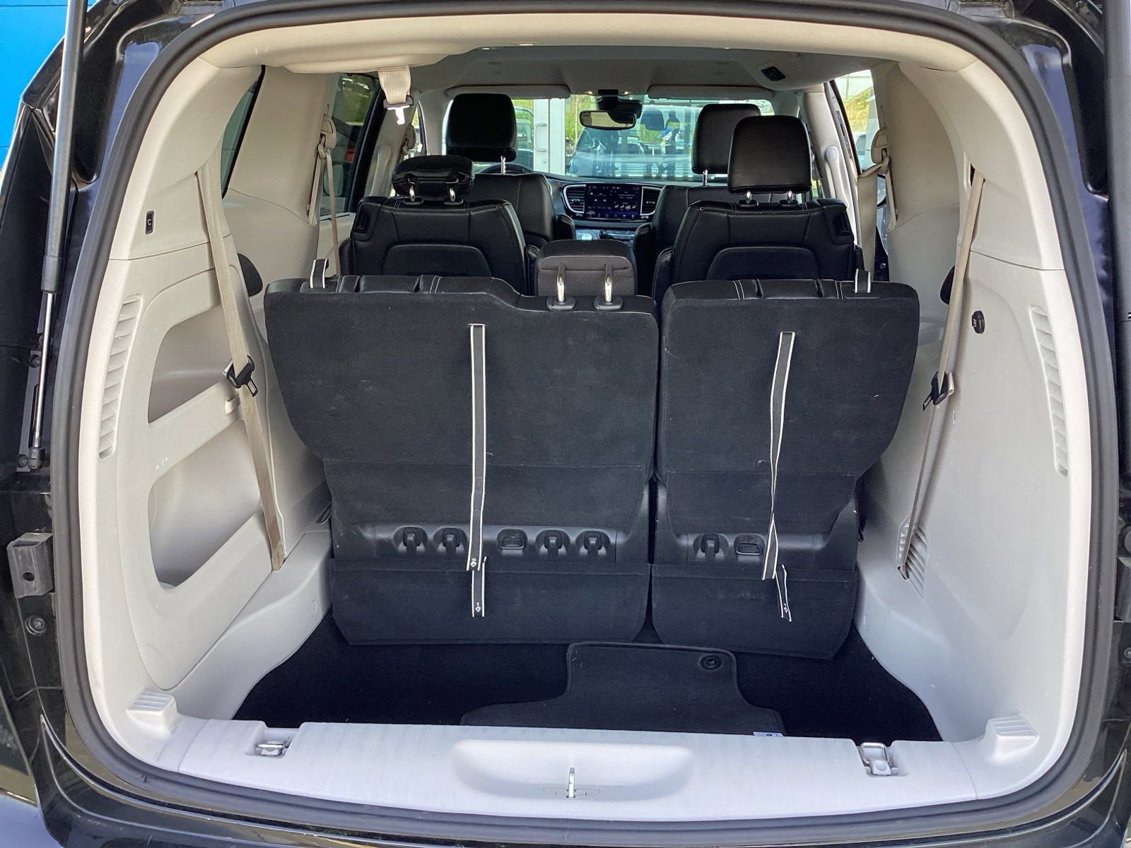 Used 2024 Chrysler Pacifica Touring-L image 22