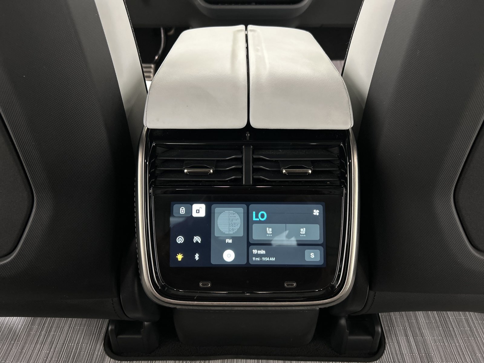 Used 2024 Rivian R1T Adventure Dual AWD/4WD image 28