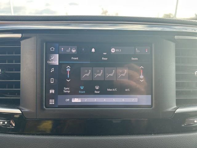 Used 2023 Chrysler Voyager LX image 23