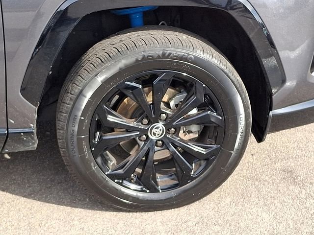 Used 2023 Toyota RAV4 SE image 10