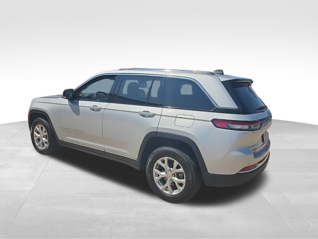 Used 2024 Jeep Grand Cherokee Limited RWD image 12
