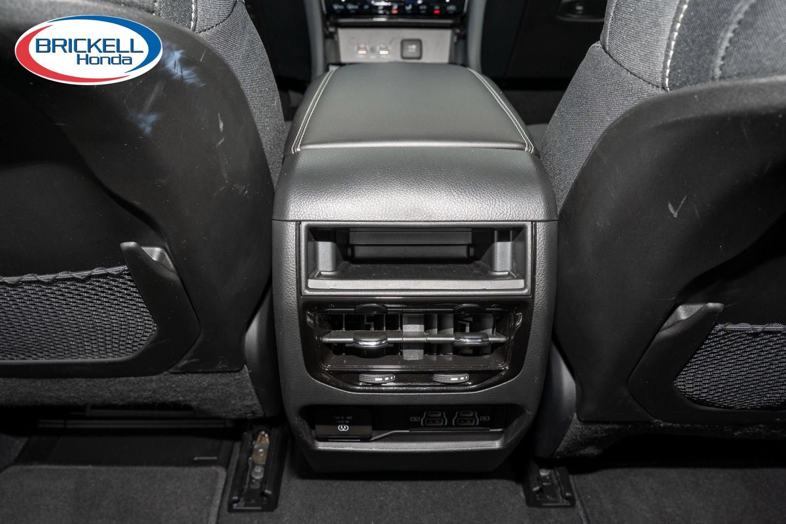 Used 2025 Jeep Grand Cherokee Laredo w/ Luxury Tech Group I RWD image 19