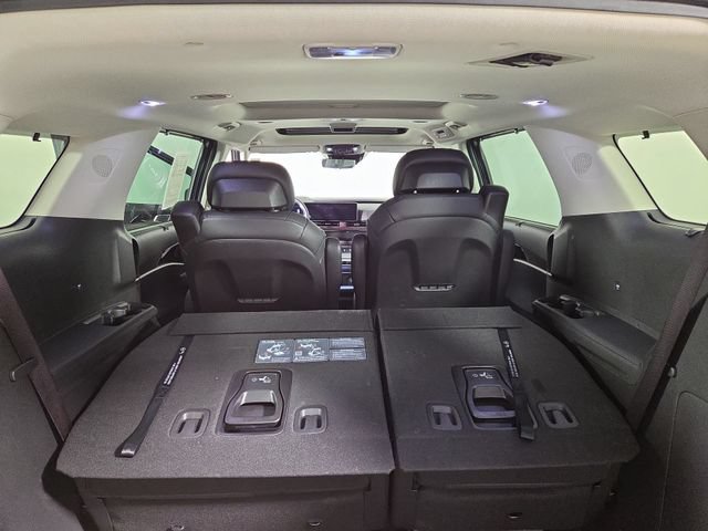 Certified 2025 Kia Carnival SX Prestige FWD image 31