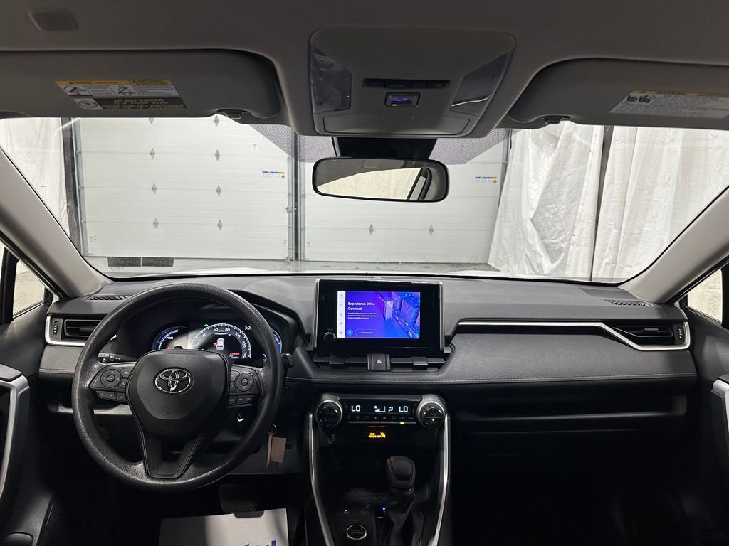 Used 2025 Toyota RAV4 LE AWD/4WD image 40