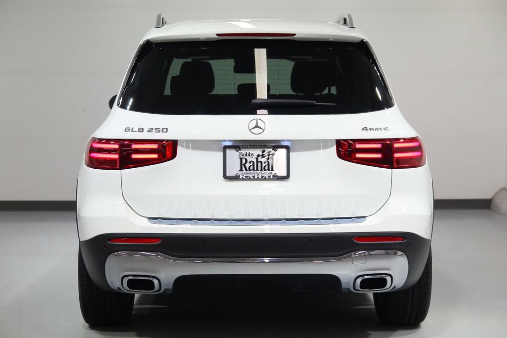 Used 2025 Mercedes-Benz GLB 250 4MATIC image 3