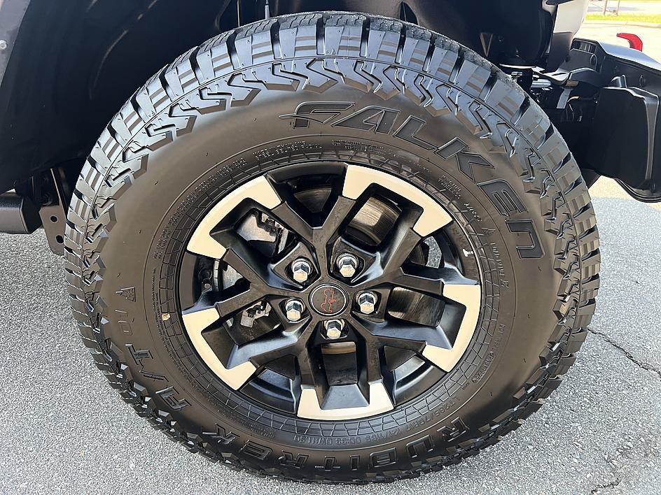 Used 2025 Jeep Wrangler Unlimited Rubicon AWD/4WD image 12