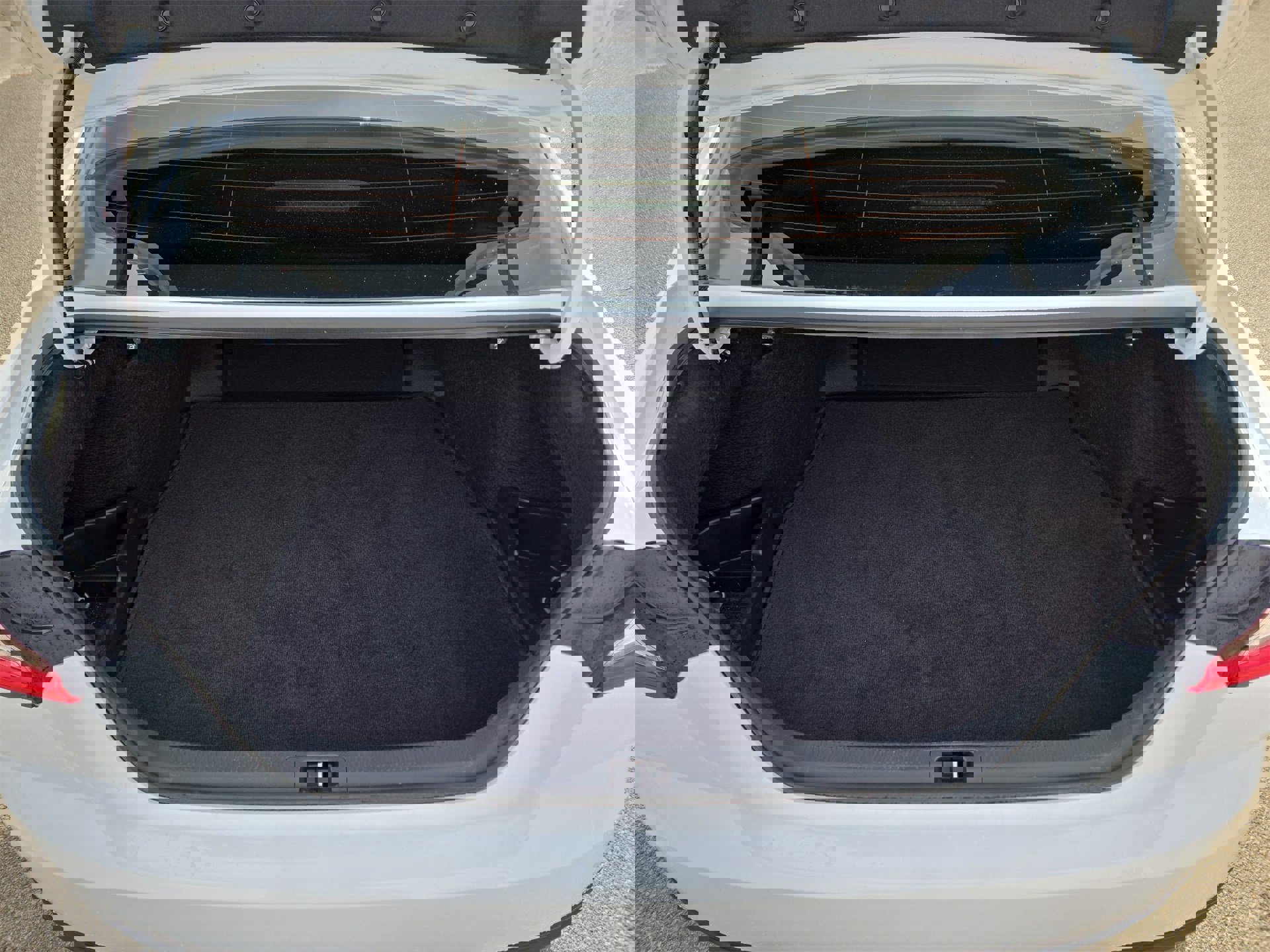 Used 2025 Toyota Camry LE image 12