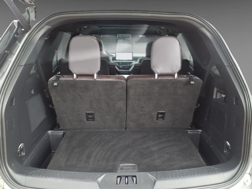 Used 2025 Ford Explorer Platinum w/ LUX Leather Package AWD/4WD image 12