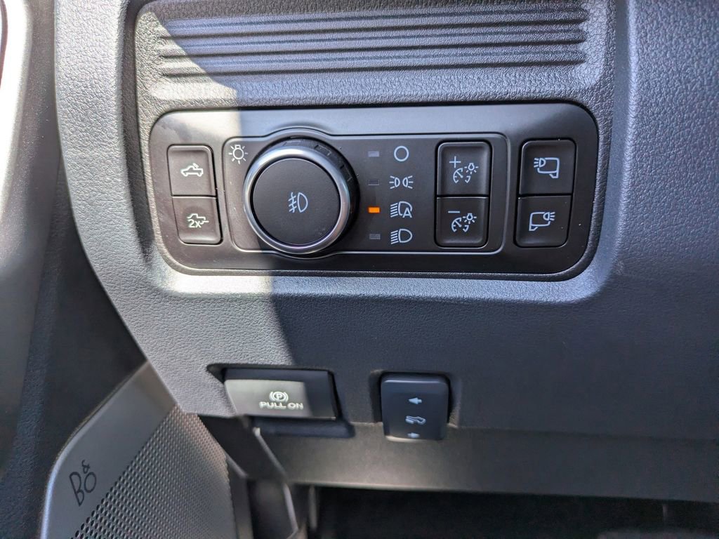 New 2026 Ford F250 Lariat w/ Black Appearance Package image 30