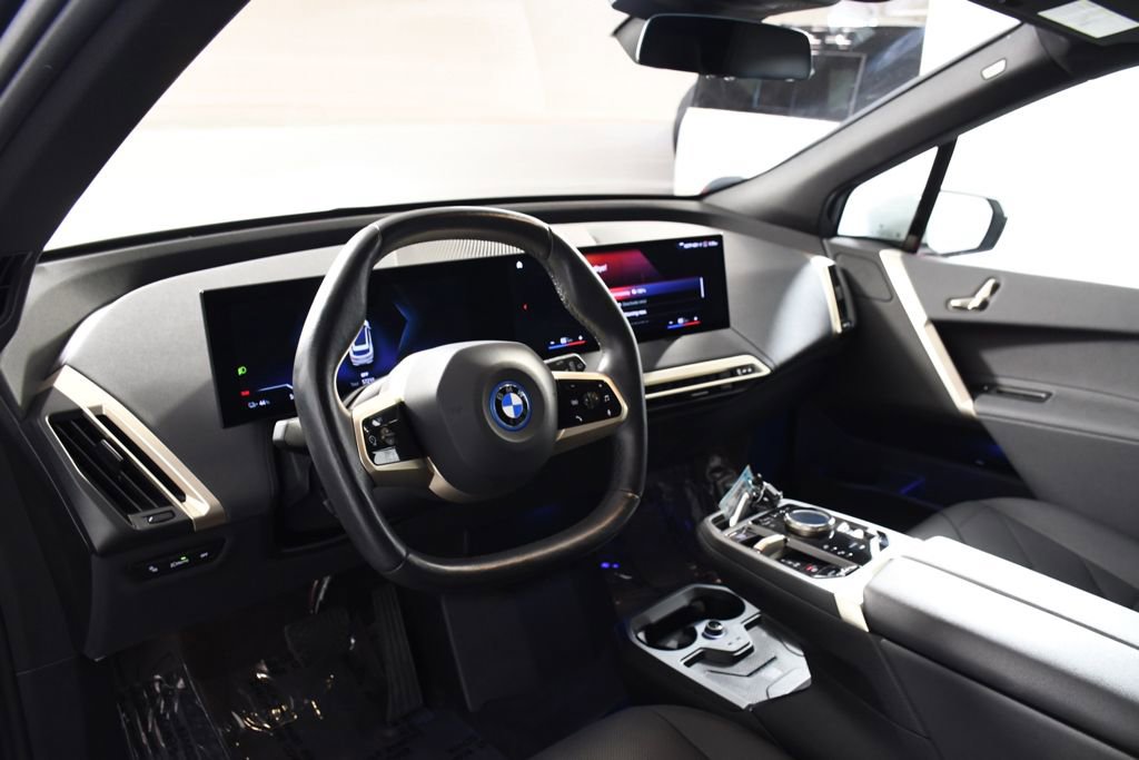 Used 2023 BMW iX xDrive50 w/ Sport Package AWD/4WD image 12