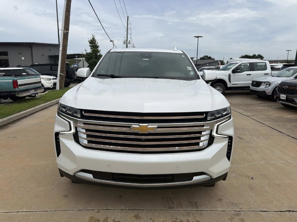 Used 2023 Chevrolet Suburban High Country w/ LPO, Illumination Package RWD image 3