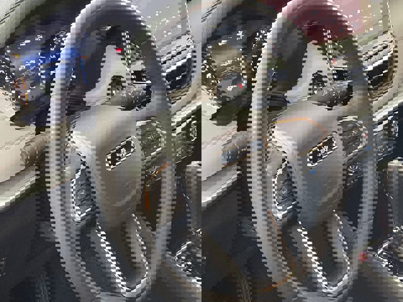 Used 2025 Jeep Compass Limited image 12