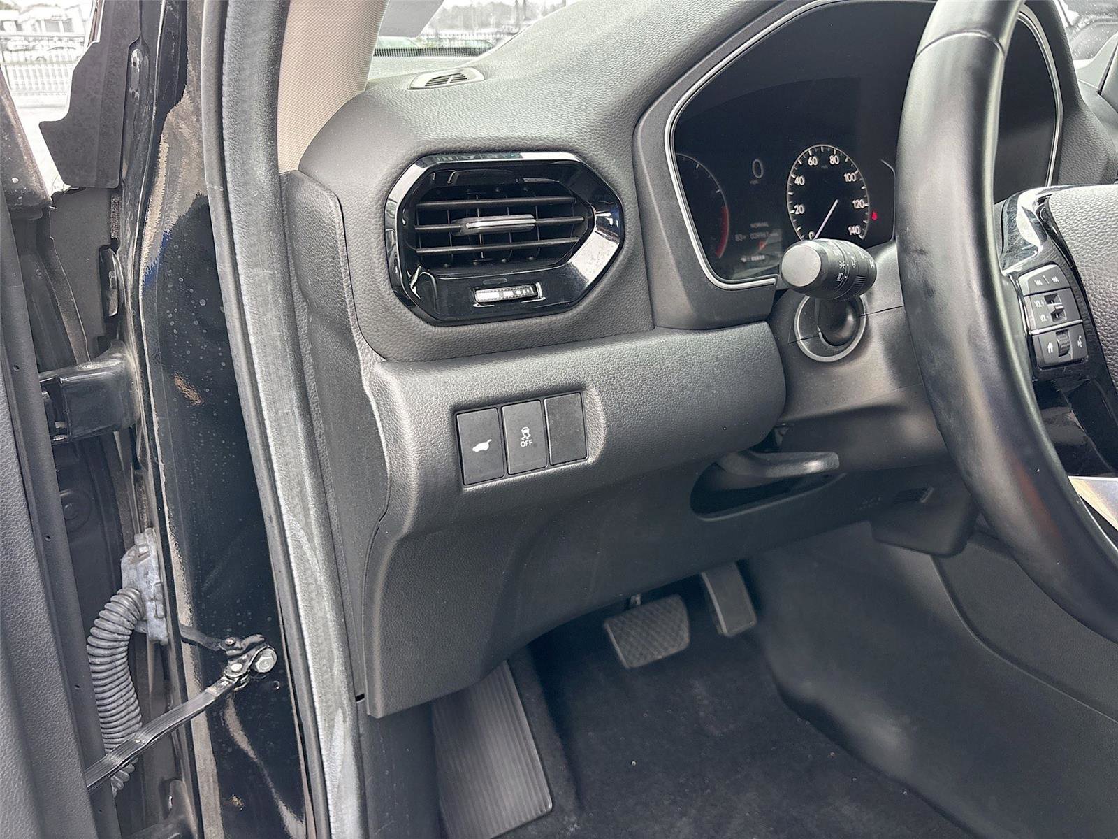 Certified 2025 Honda Pilot Touring image 11