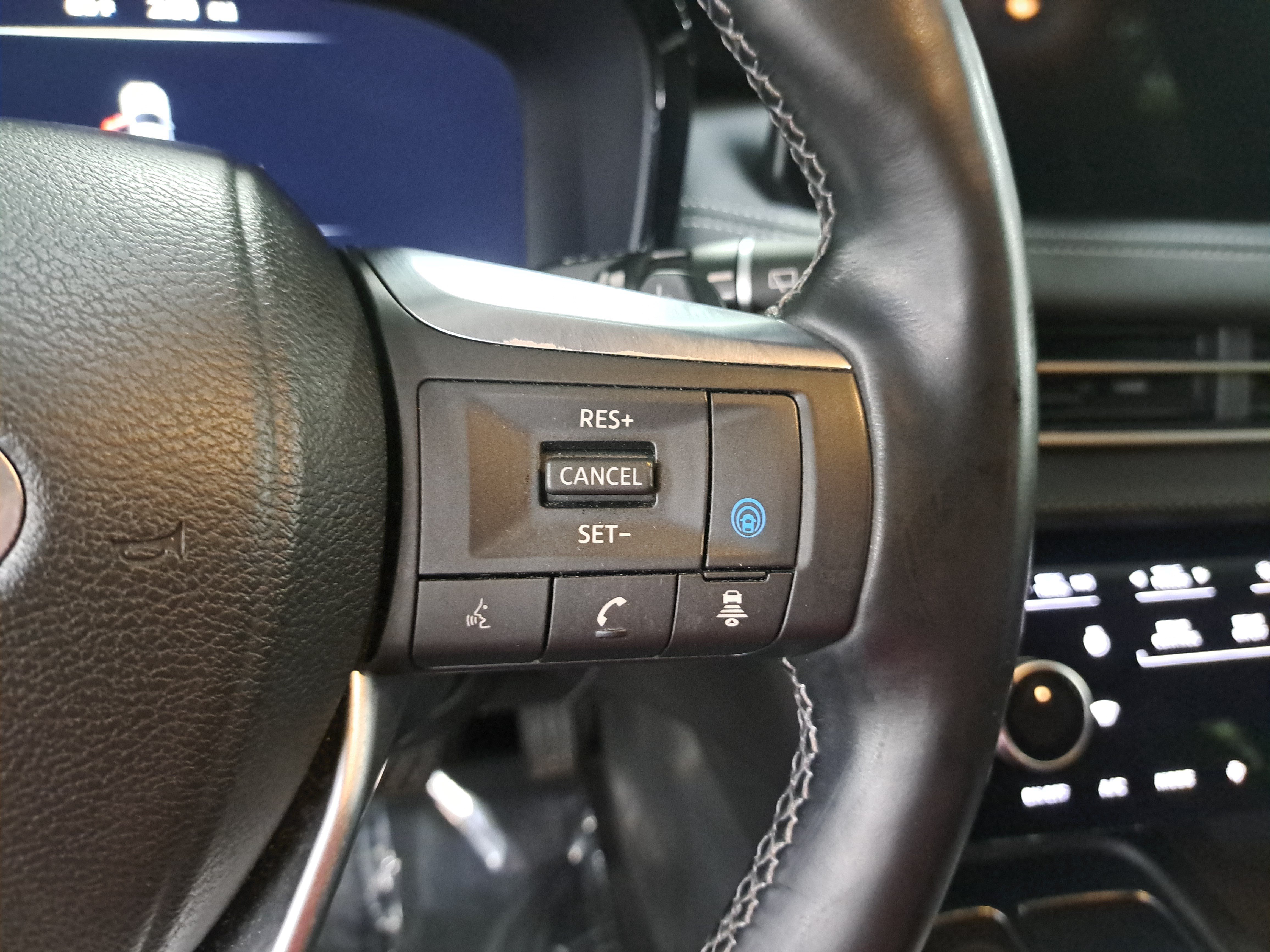 Used 2023 INFINITI QX60 Sensory w/ Vision Package AWD/4WD image 18